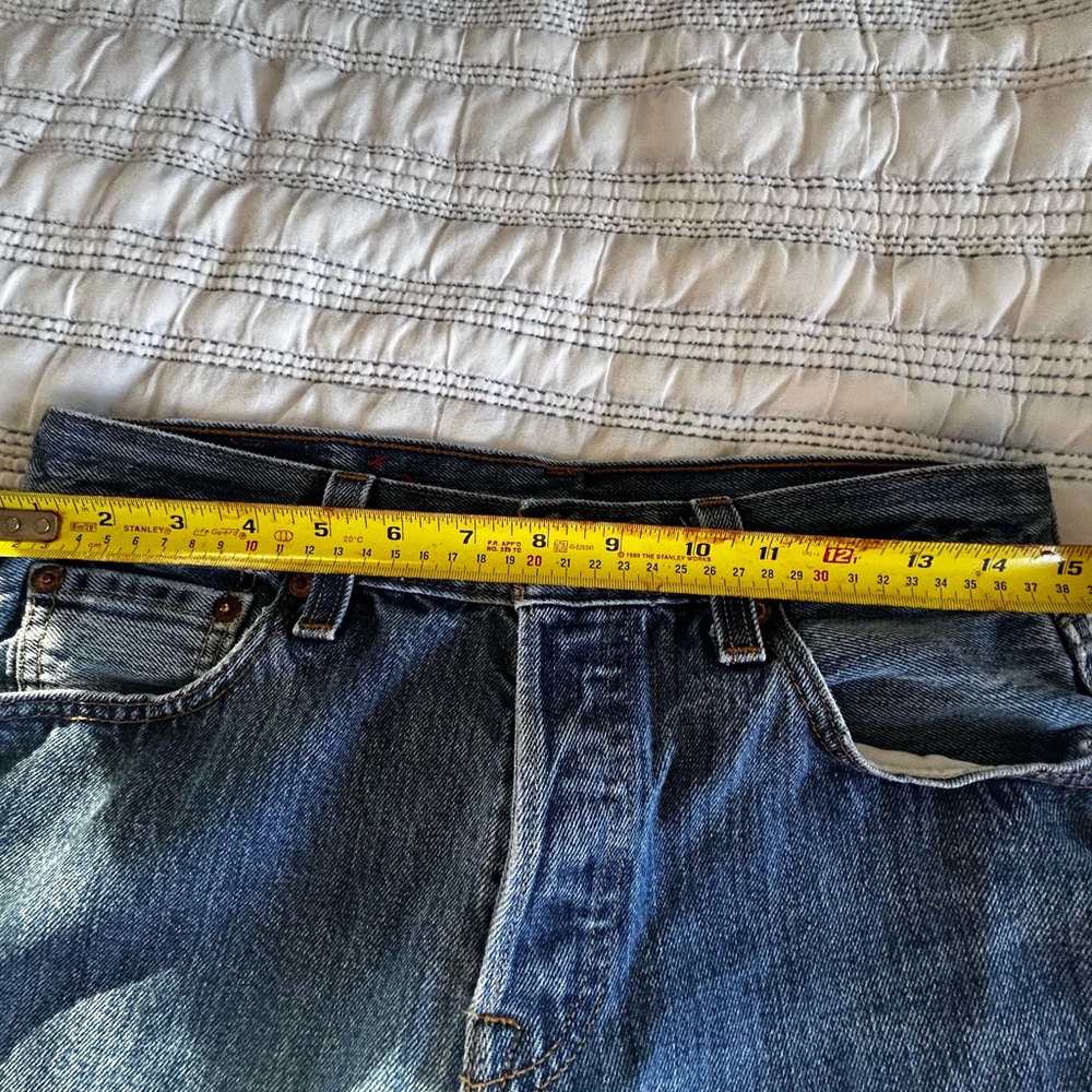 Levi 501 classic button fly red label. - Picture 4 of 4